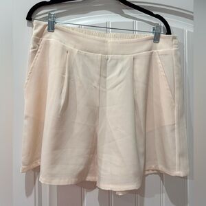 SSYS The Label Pleated Front Shorts XL Cream Elastic Waist NWOT